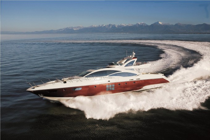 DUKE Sistership Azimut 103 S Running 4